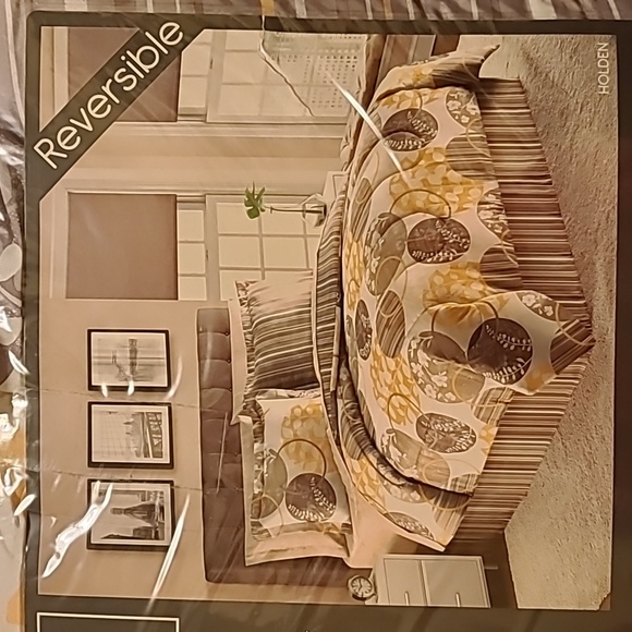 Twin Extra Long Bed Ensemble - Yellow and Gray - Picture 5 of 5